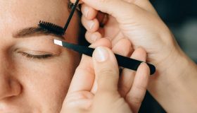 Consigli sulla Depilazione e Manutenzione delle Sopracciglia