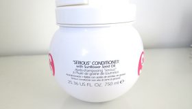 Silk e olio di semi di girasole: il Tigi S-Factor Serios Conditioner